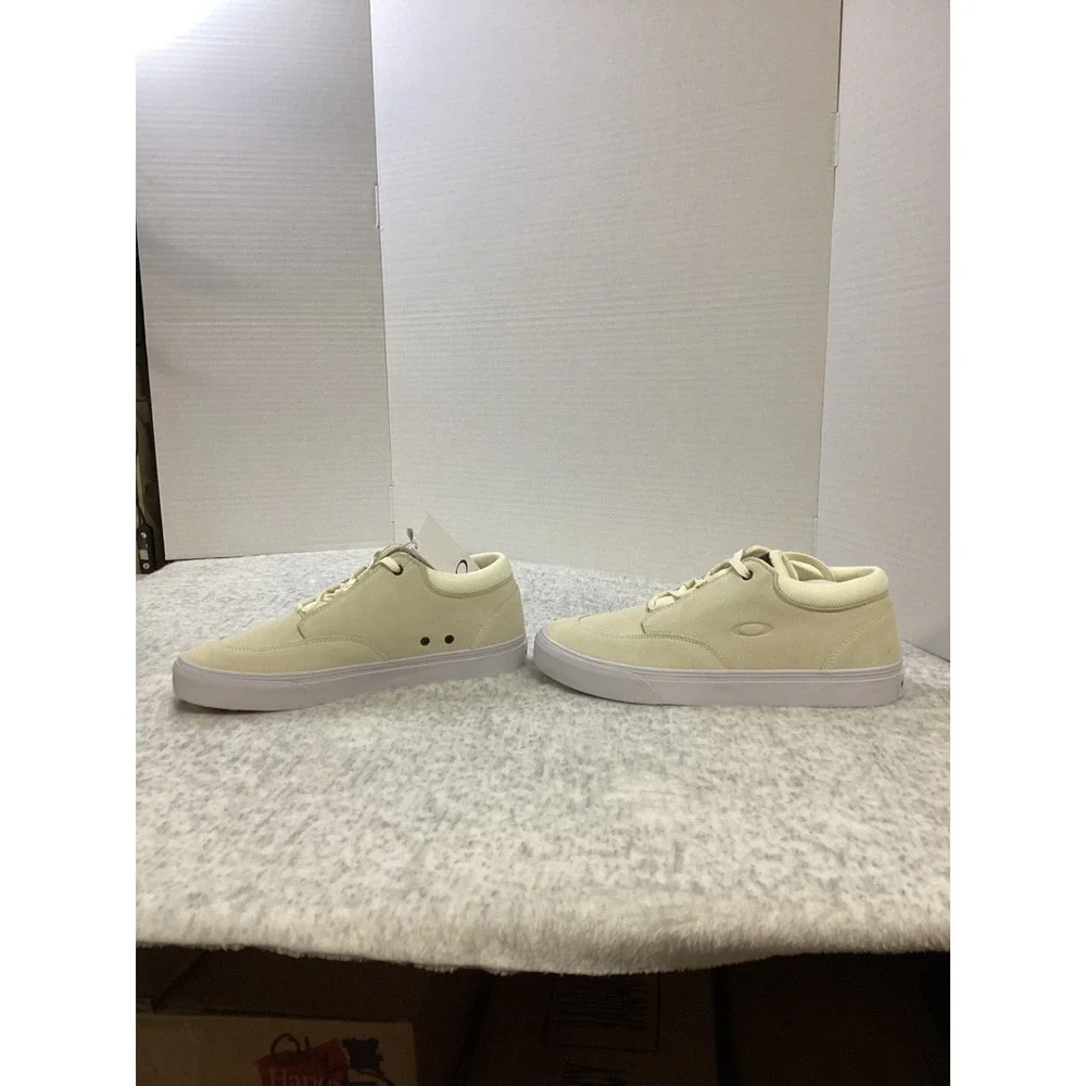 Oakley Banks Low Mens Arctic White Suede Skate Sneakers FOF100540 Size‎ 9.5 NEW